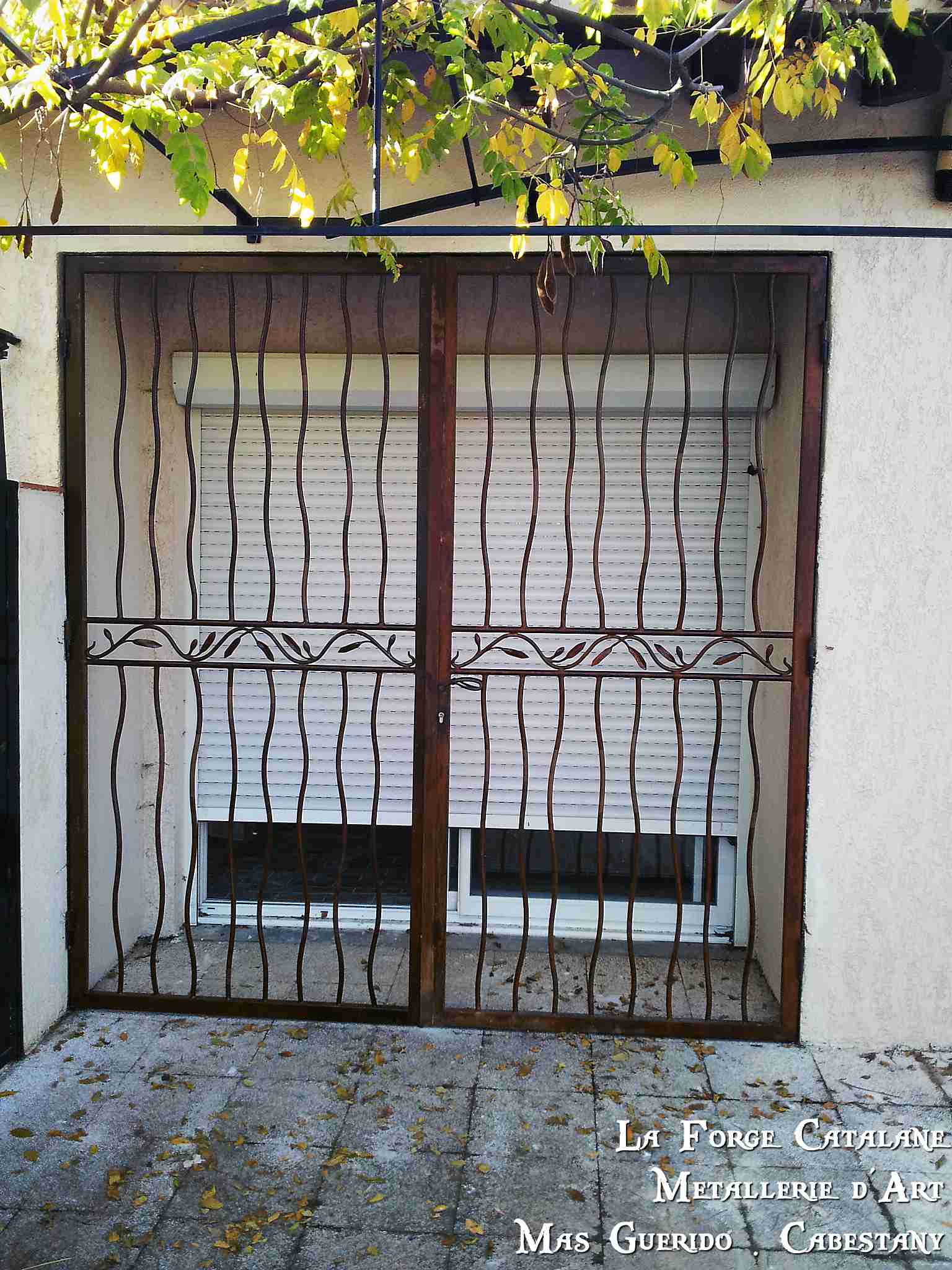 Grille protection type provencal rameau olivier travail chaud 8 forge catalane.jpg